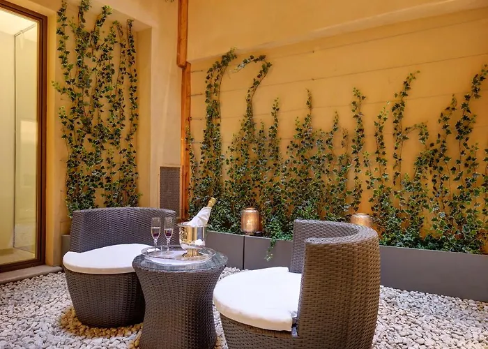 Apartment Domus Domitia Luxury Living *